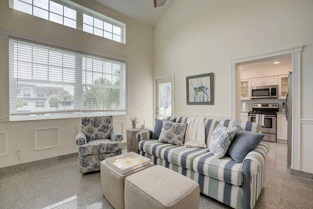 a view of outdoor space yard and porch