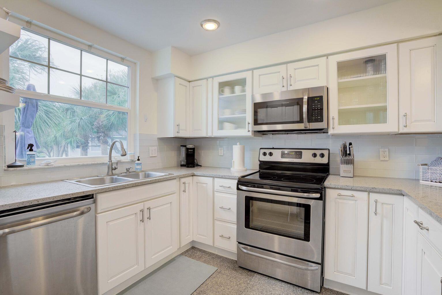 1906 Mainsail Circle Jupiter, FL 33477 - Photo 19 of 63 Kitchen