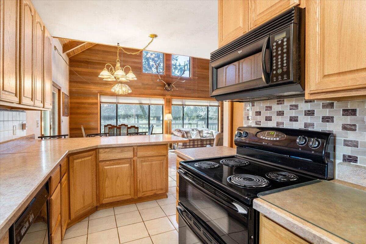 5995 Southwest Shad Road Terrebonne, OR 97760 - Photo 12 of 49 41-Kitchen