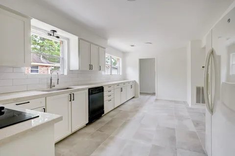 $575,000 | 1810 Nocturne Lane, Houston, TX 77043