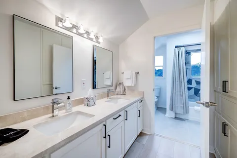 $575,000 | 1810 Nocturne Lane, Houston, TX 77043