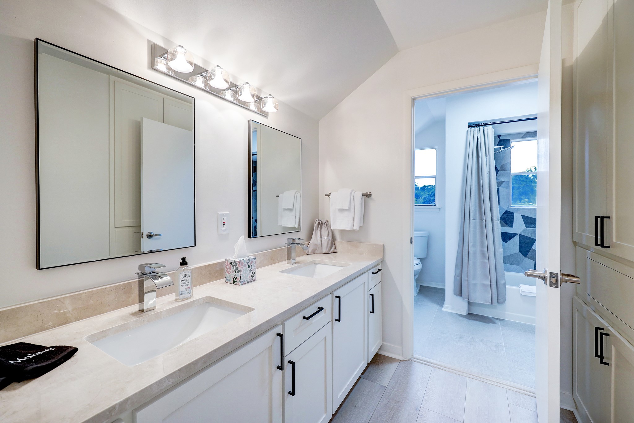 1810 Nocturne Lane Houston, TX 77043 - Photo 25 of 32 a spacious bathroom with a double vanity sink mirror and double