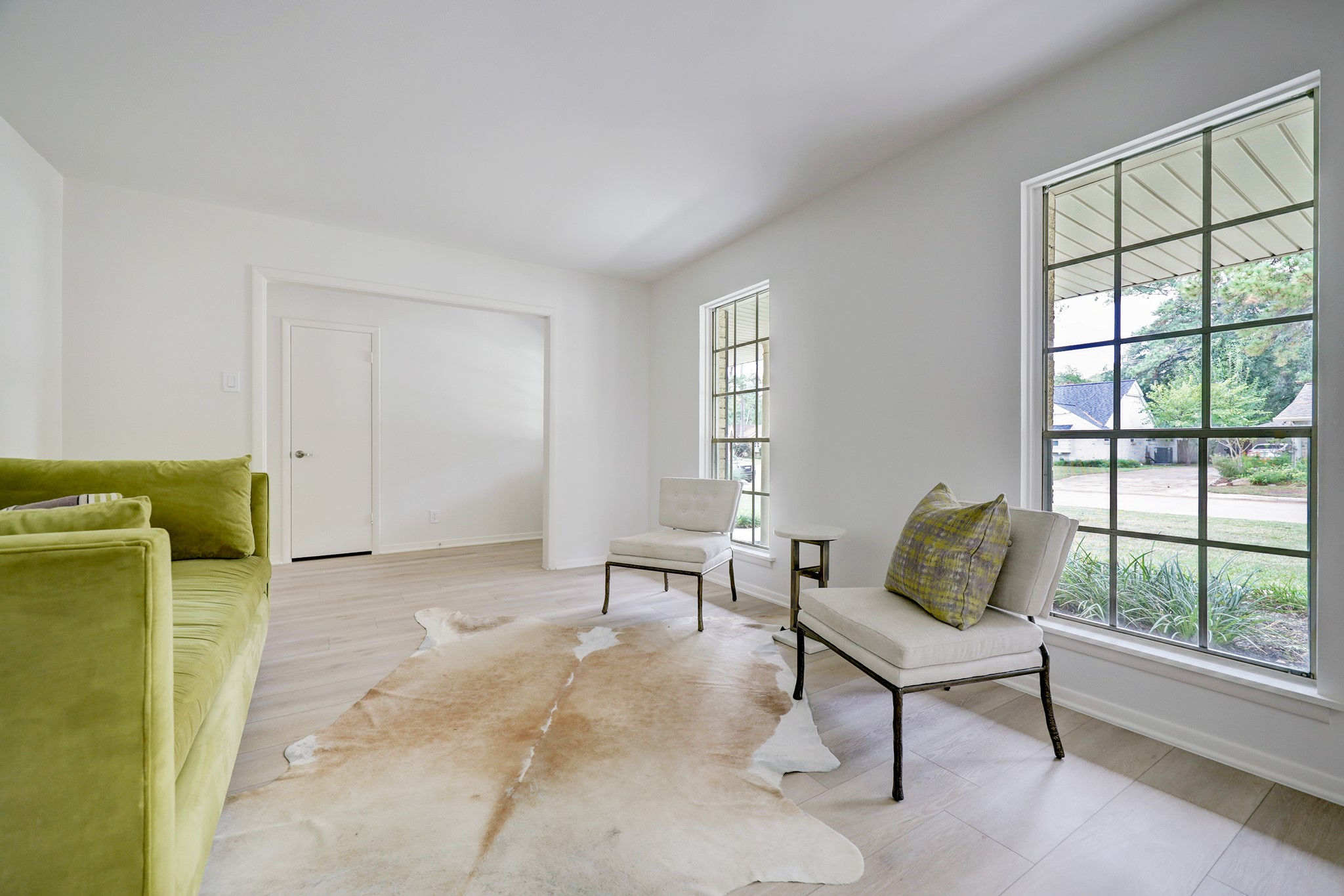1810 Nocturne Lane Houston, TX 77043 - Photo 9 of 32 a living room with furniture and a window