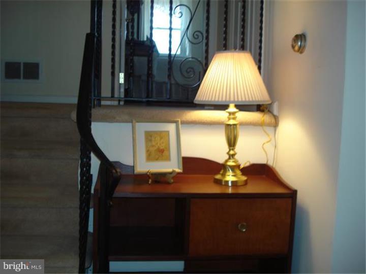 552 Walker Road Wayne, PA 19087 - Photo 22 of 24 Living Room