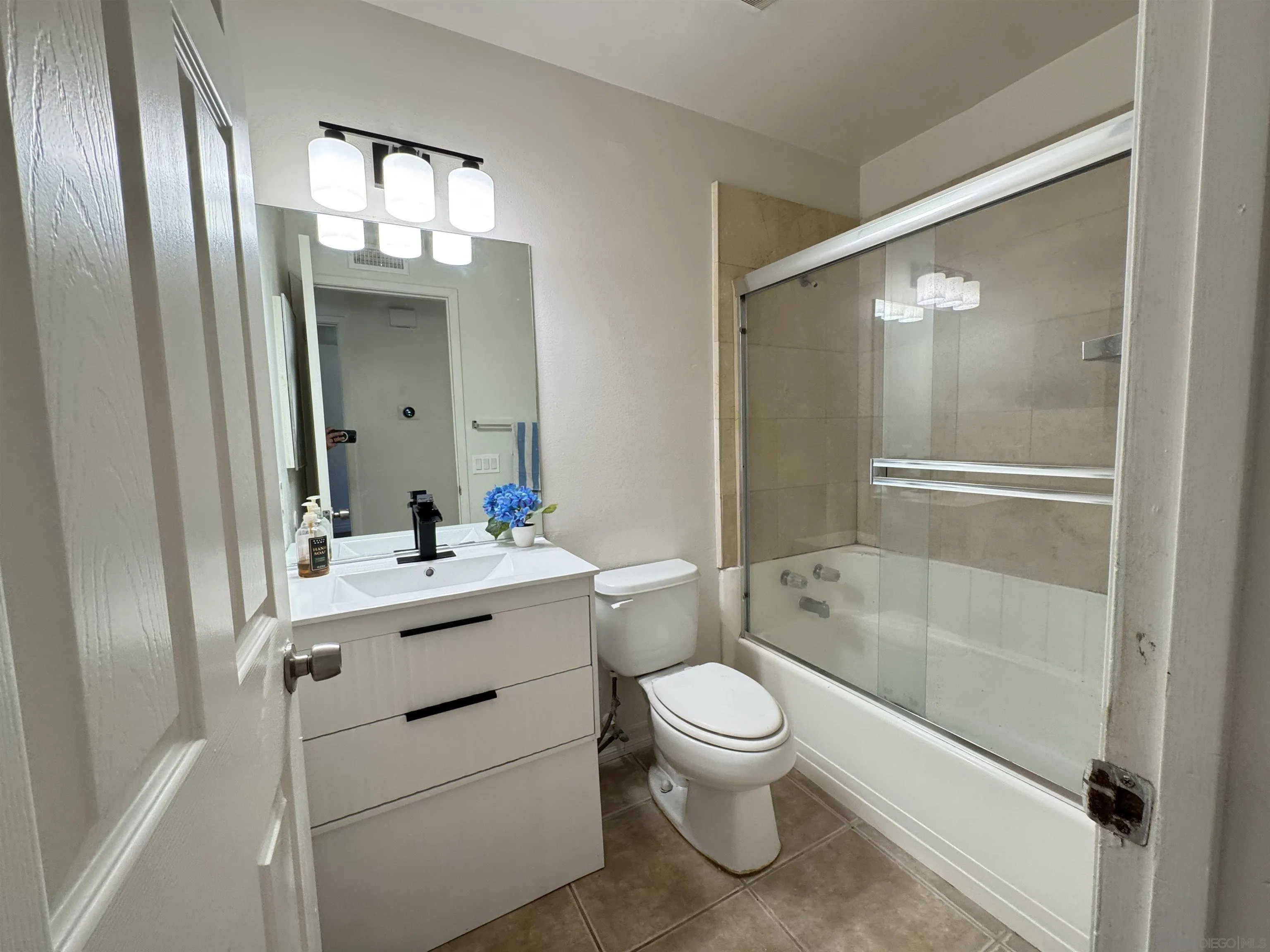 1531 View Pointe Avenue Escondido, CA 92027 - Photo 20 of 41 a bathroom with a sink mirror toilet and shower