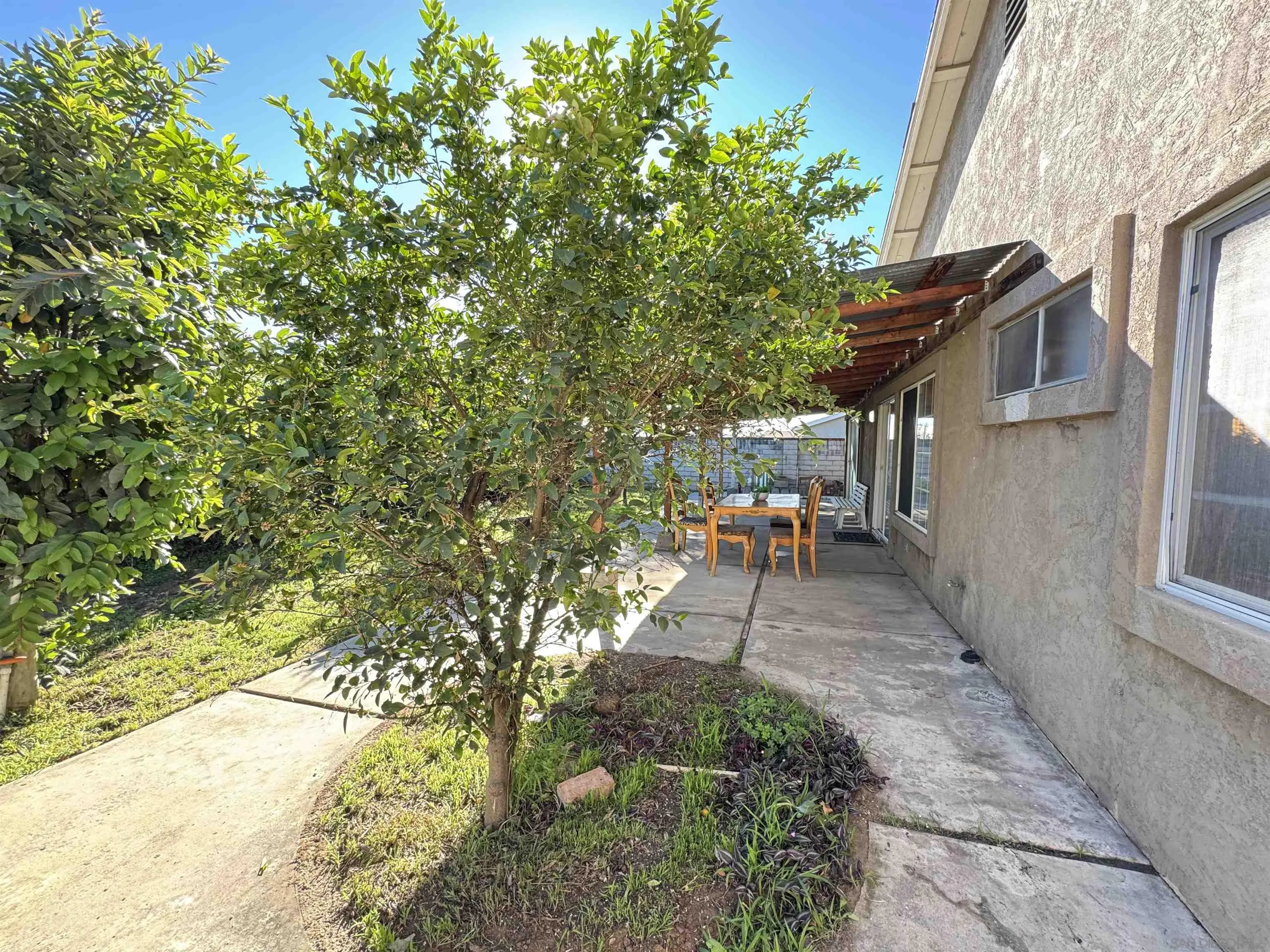 1531 View Pointe Avenue Escondido, CA 92027 - Photo 36 of 41 a view of a backyard with pathway