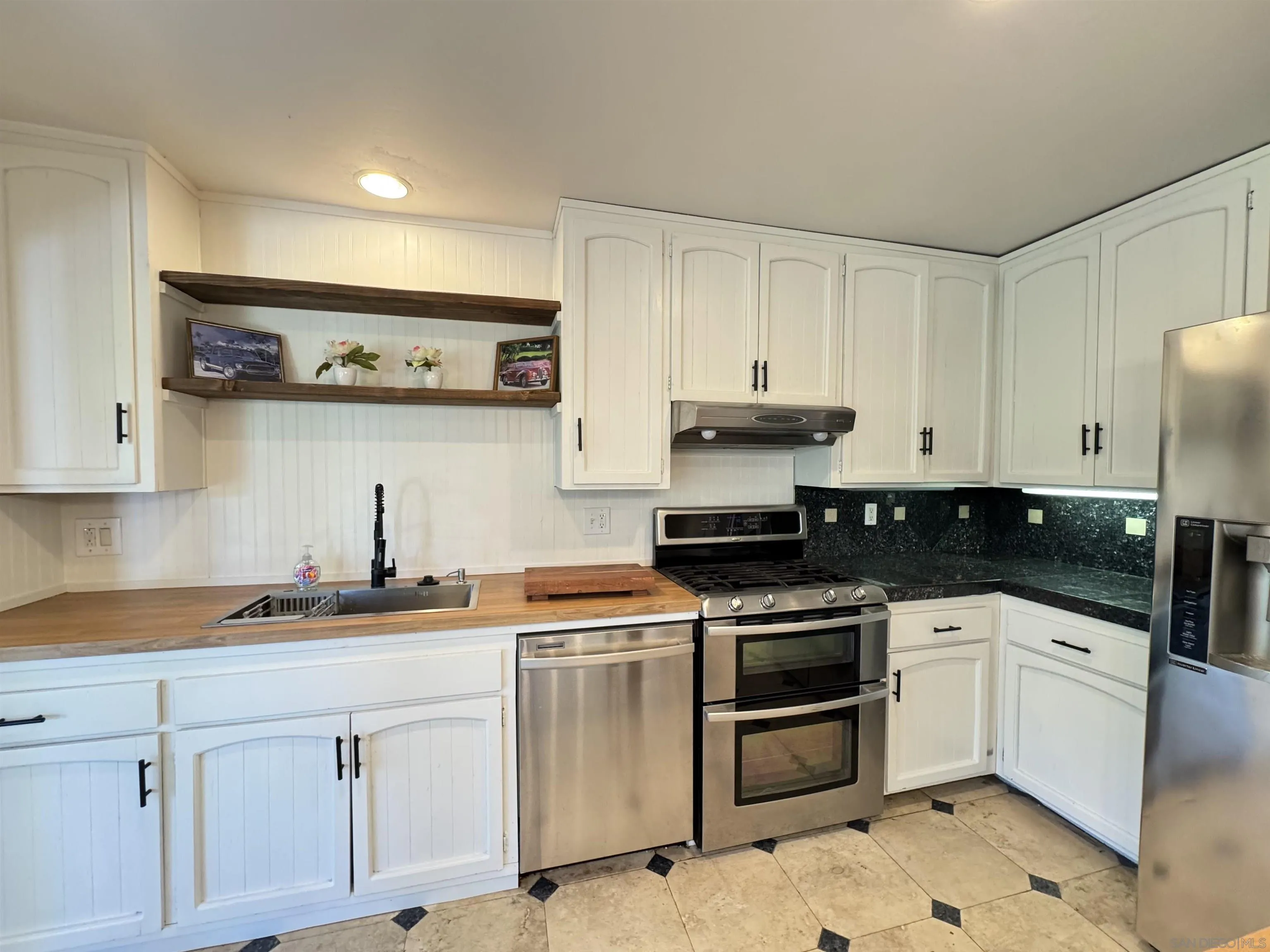 1531 View Pointe Avenue Escondido, CA 92027 - Photo 8 of 41