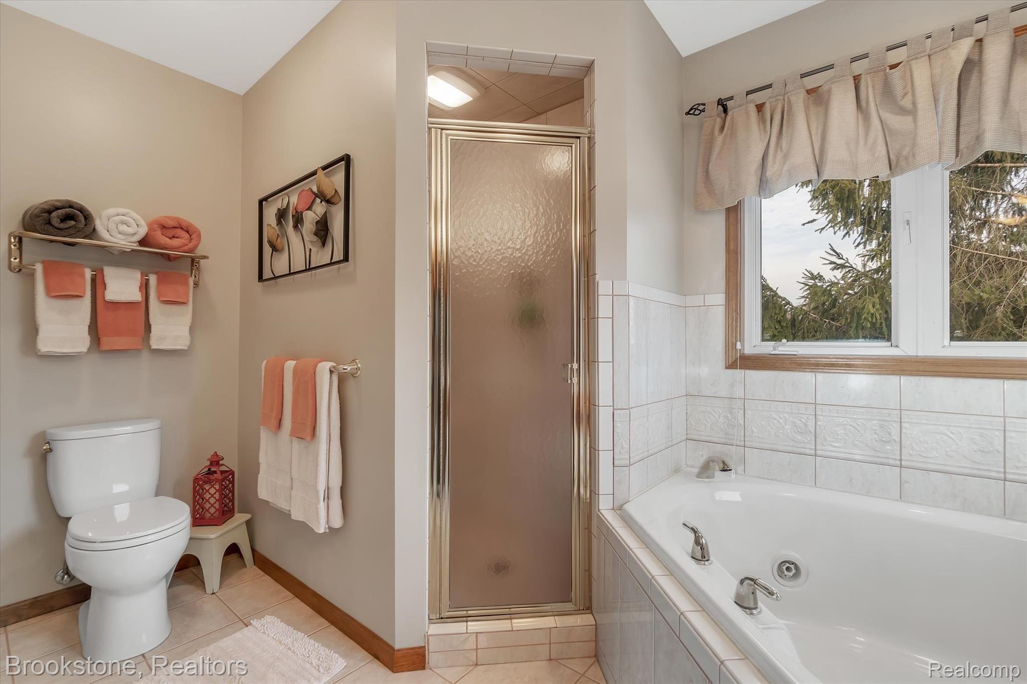 7474 Bennett Lake Road Fenton, MI 48430 - Photo 14 of 40 Another view of the Master bath!