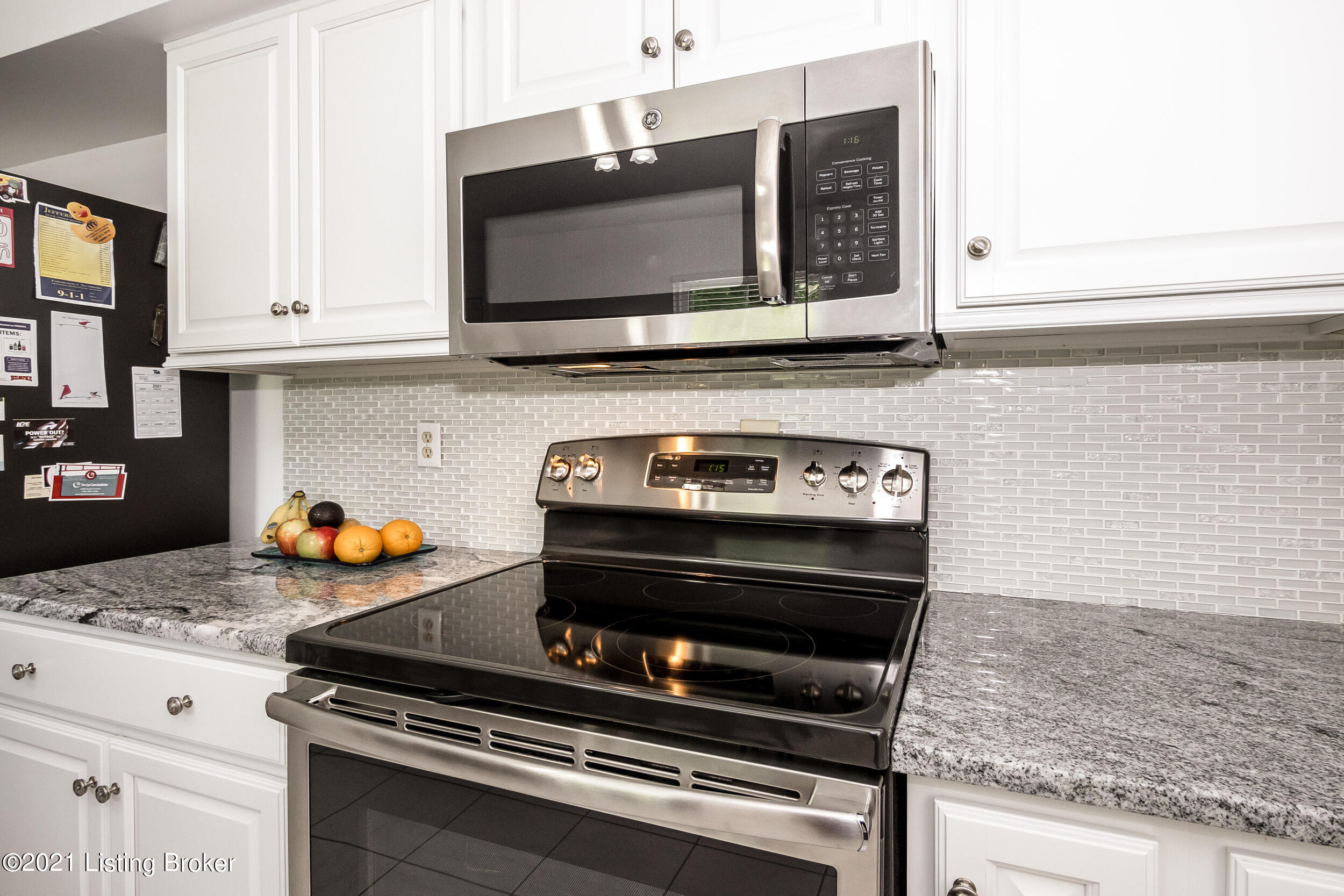 3621 Dell Road Louisville, KY 40299 - Photo 10 of 29 Eat-in Kitchen
