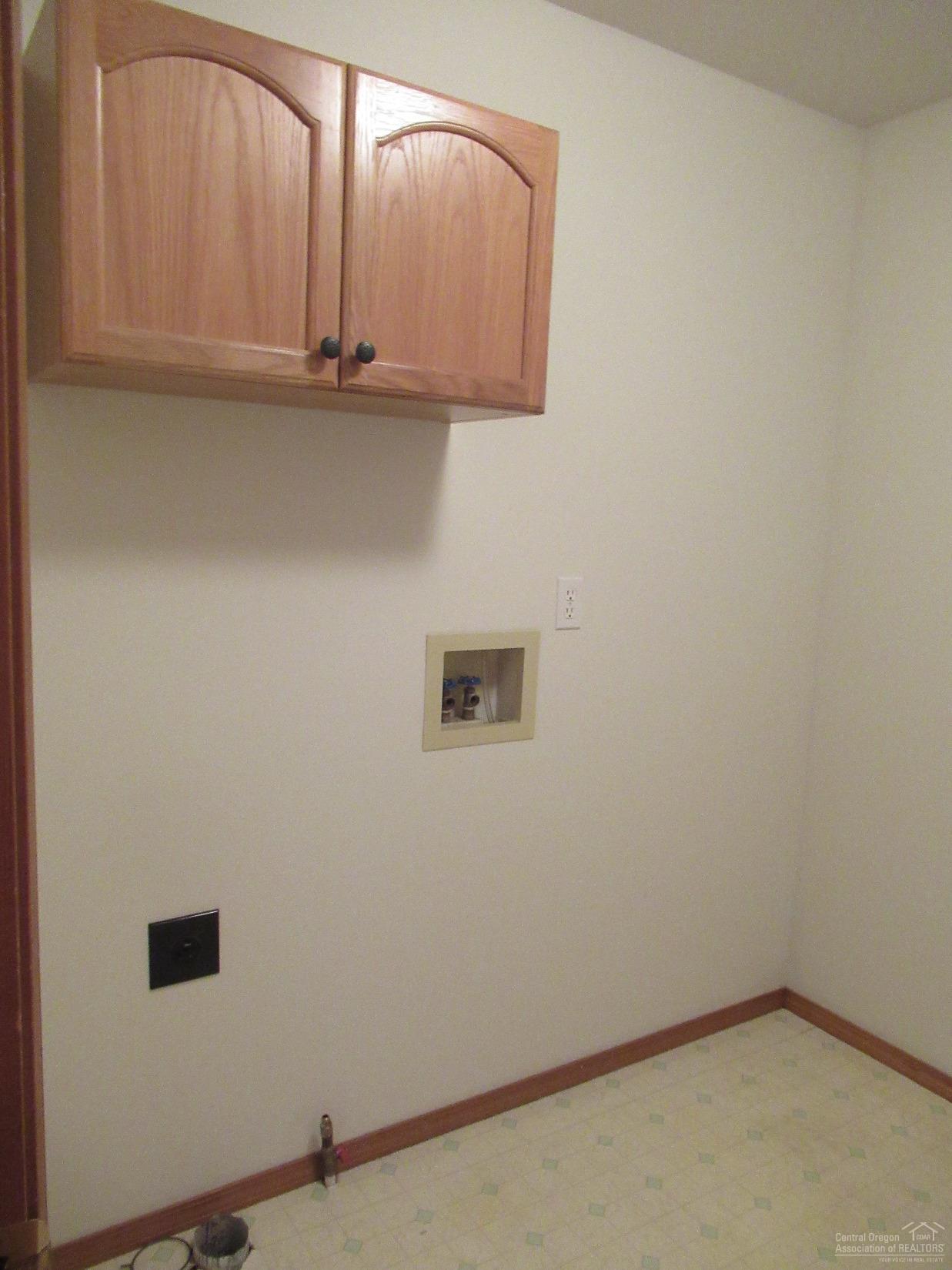 3048 Northeast Raleigh Court Bend, OR 97701 - Photo 18 of 22 Laundry, set up for gas or electric drye