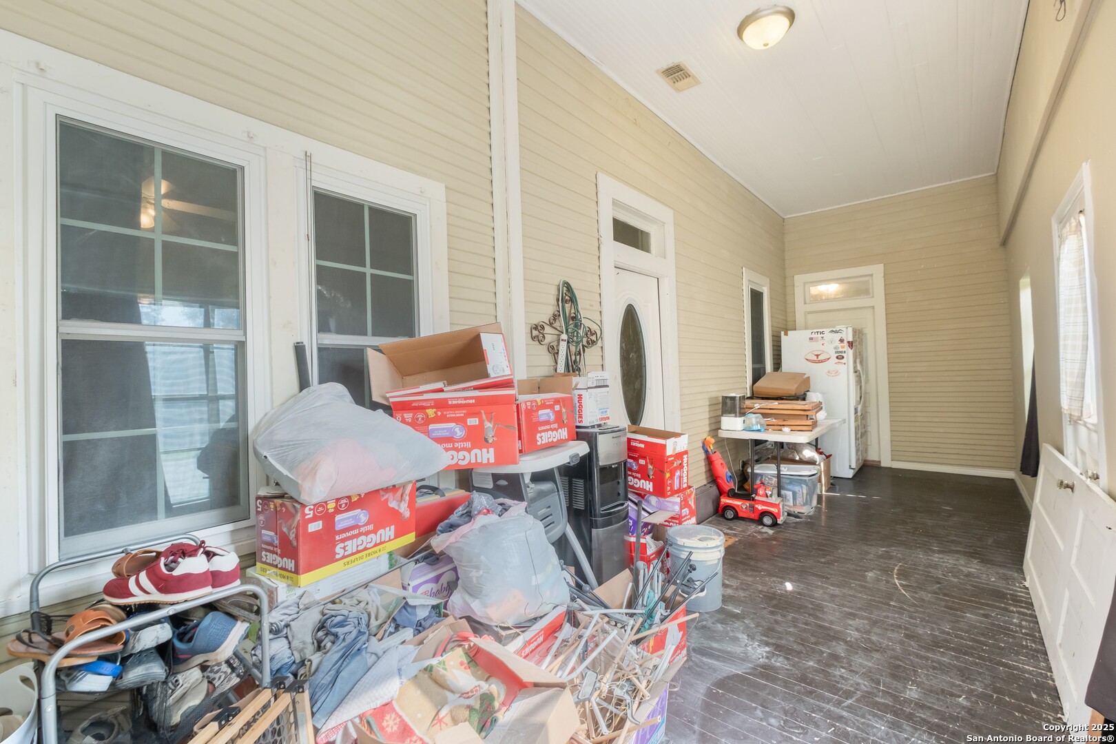 301 Jefferson Drive Devine, TX 78016 - Photo 18 of 29 a living room with furniture a rug and a window