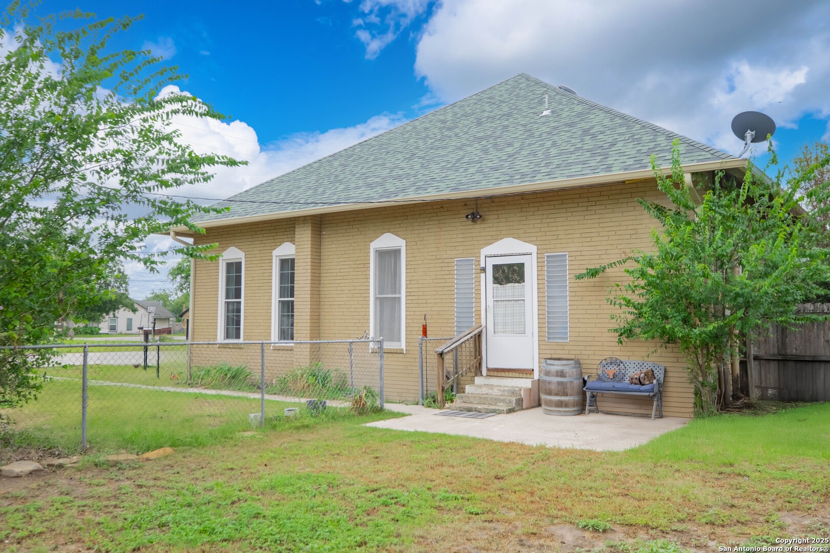 301 Jefferson Drive Devine, TX 78016 - Photo 24 of 29 a front view of a house with a garden and yard
