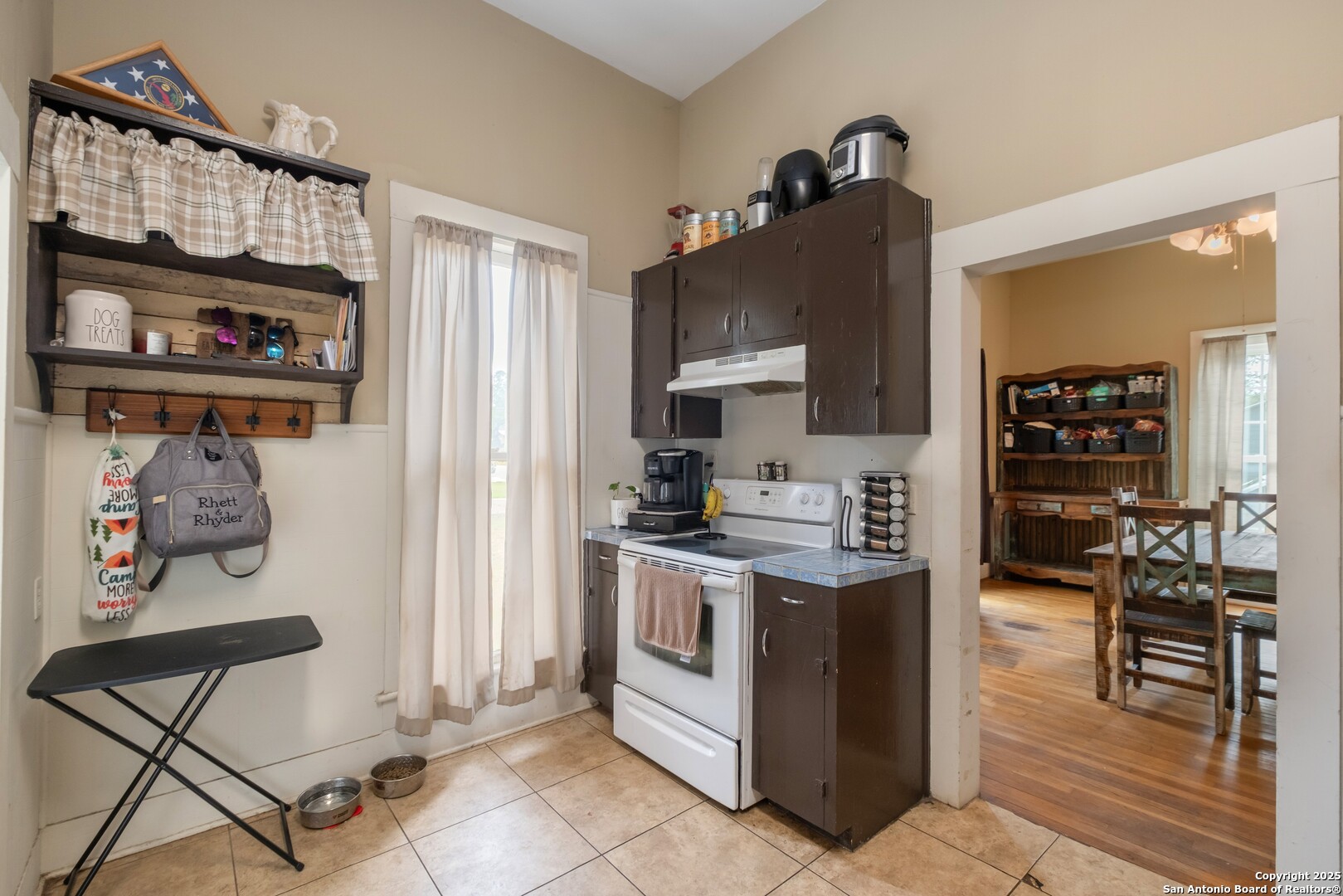 301 Jefferson Drive Devine, TX 78016 - Photo 4 of 29 a kitchen with stainless steel appliances granite countertop a stove and a refrigerator