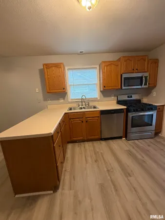 $1,600 | 212 Eagle Ridge Drive, Chatham, IL 62629