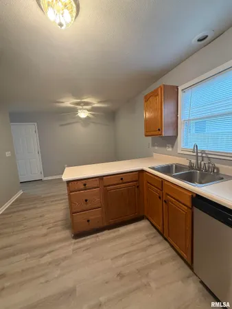 $1,600 | 212 Eagle Ridge Drive, Chatham, IL 62629