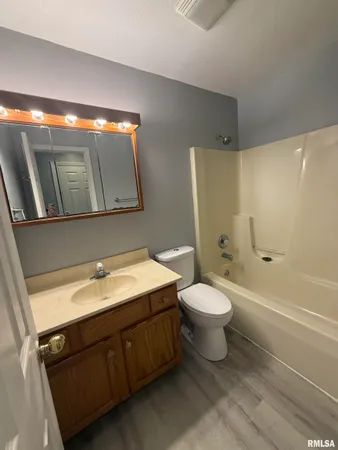 $1,600 | 212 Eagle Ridge Drive, Chatham, IL 62629