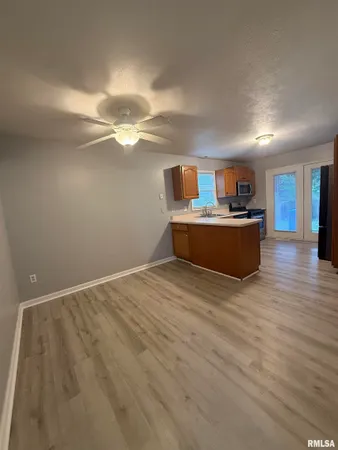 $1,600 | 212 Eagle Ridge Drive, Chatham, IL 62629