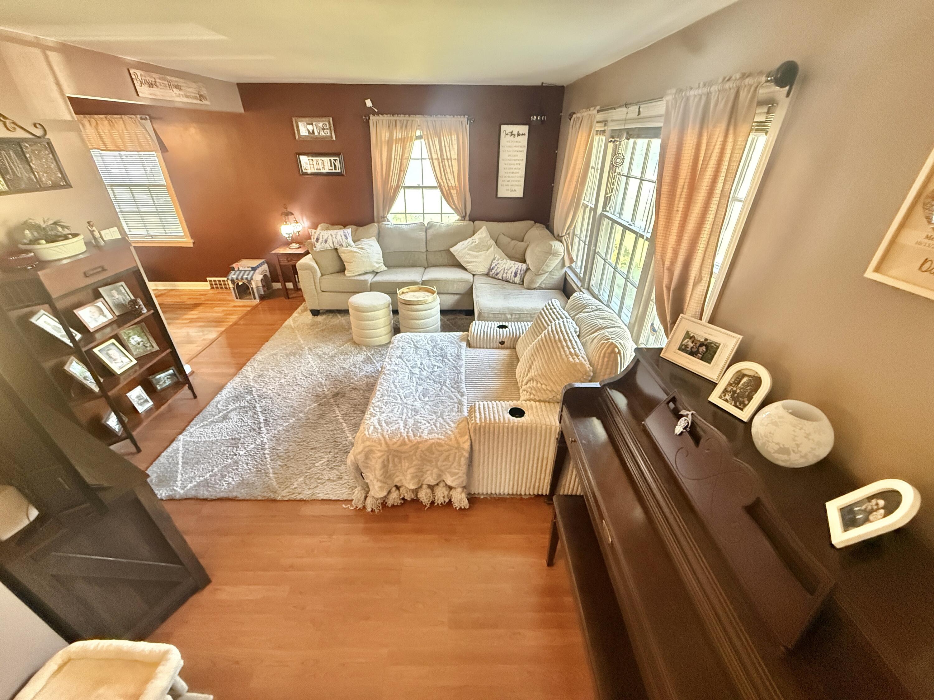 4009 South 5th Street Milwaukee, WI 53207 - Photo 2 of 23 Living/Great Room