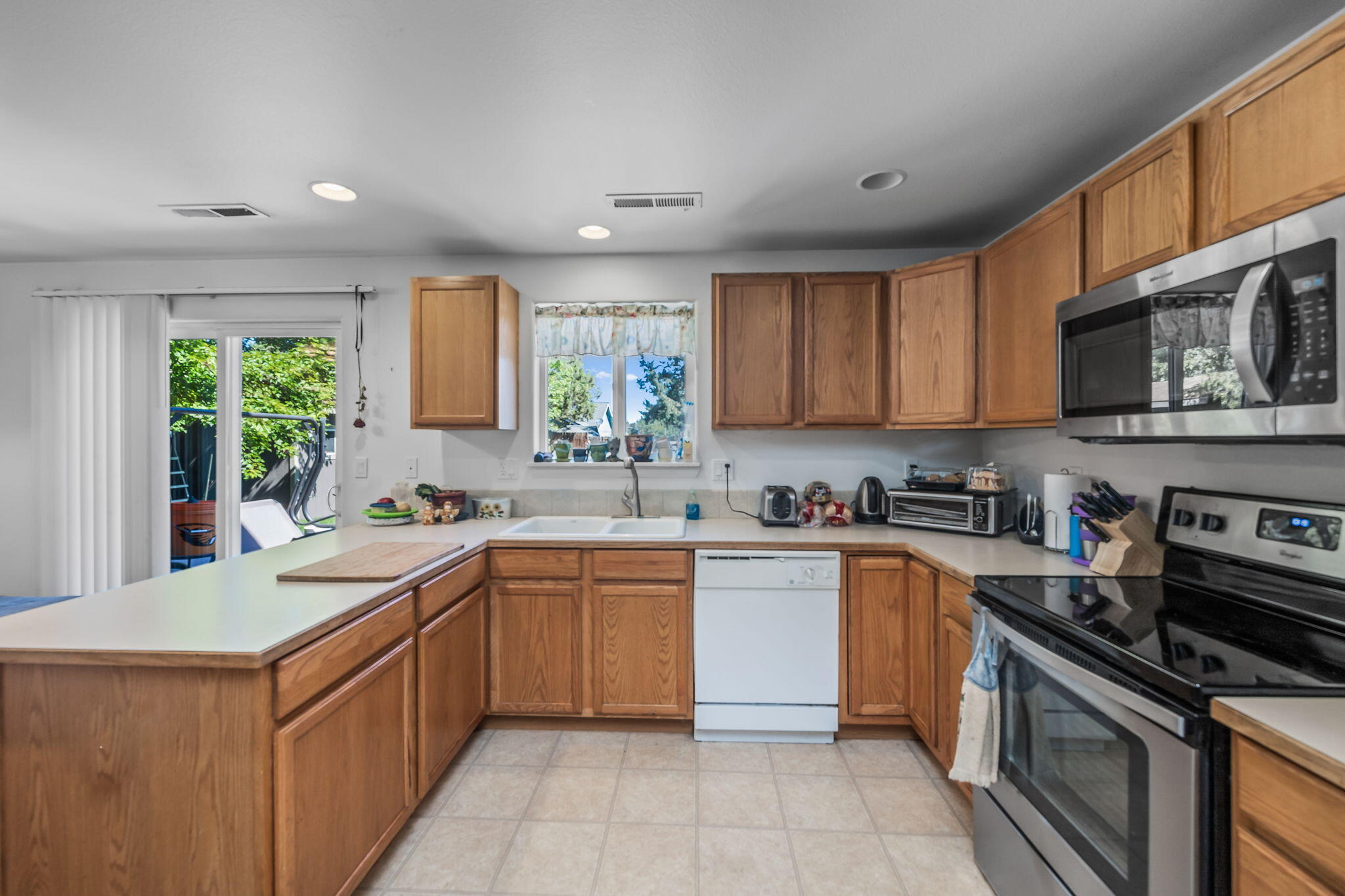 3060 Yellow Ribbon Drive Bend, OR 97701 - Photo 6 of 31 2023_07_14_3060_yellow_ribbon_dr-9