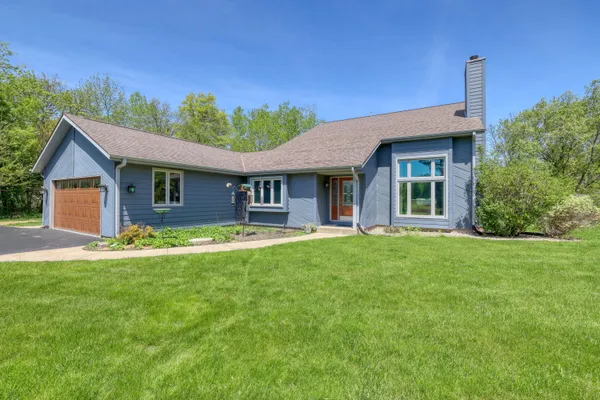 $724,900 | N2W31920 Twin Oaks Drive, Delafield, WI 53018