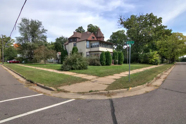 $280,000 | 324 Coleman Street, Chippewa Falls, WI 54729