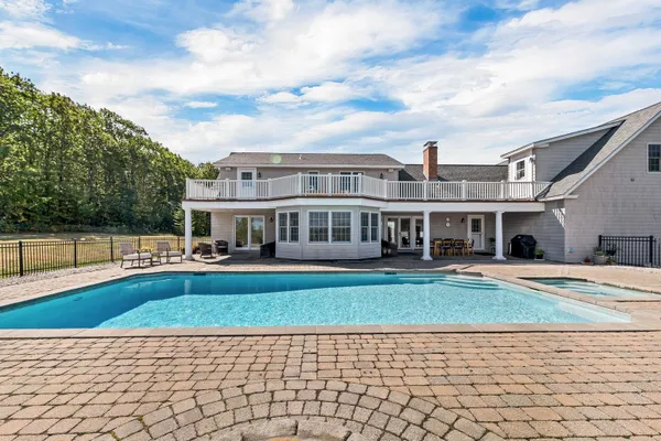 $1,689,000 | 33 Sky Lane, Wolfeboro, NH 03894