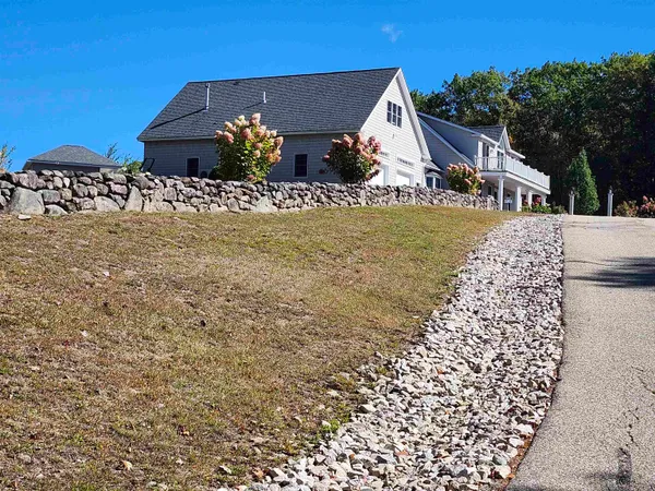 $1,689,000 | 33 Sky Lane, Wolfeboro, NH 03894