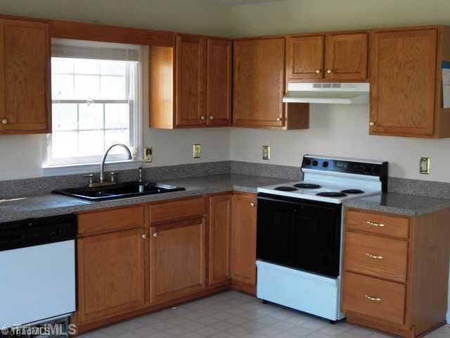 4675 Fieldspring Road Clemmons, NC 27012 - Photo 3 of 12 Kitchen.