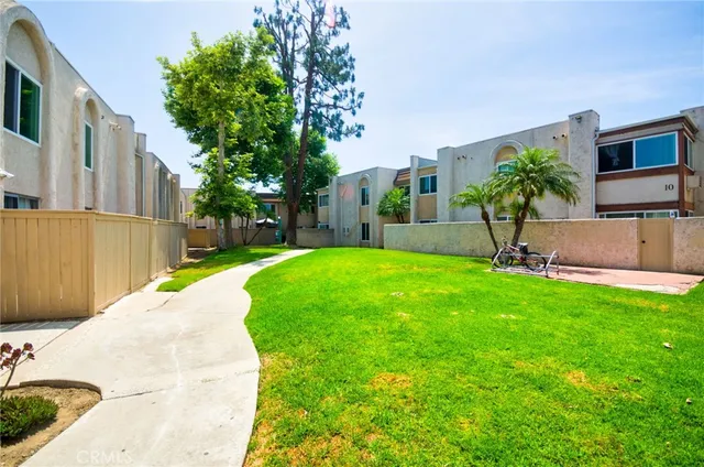 a view of an house with backyard and a tree