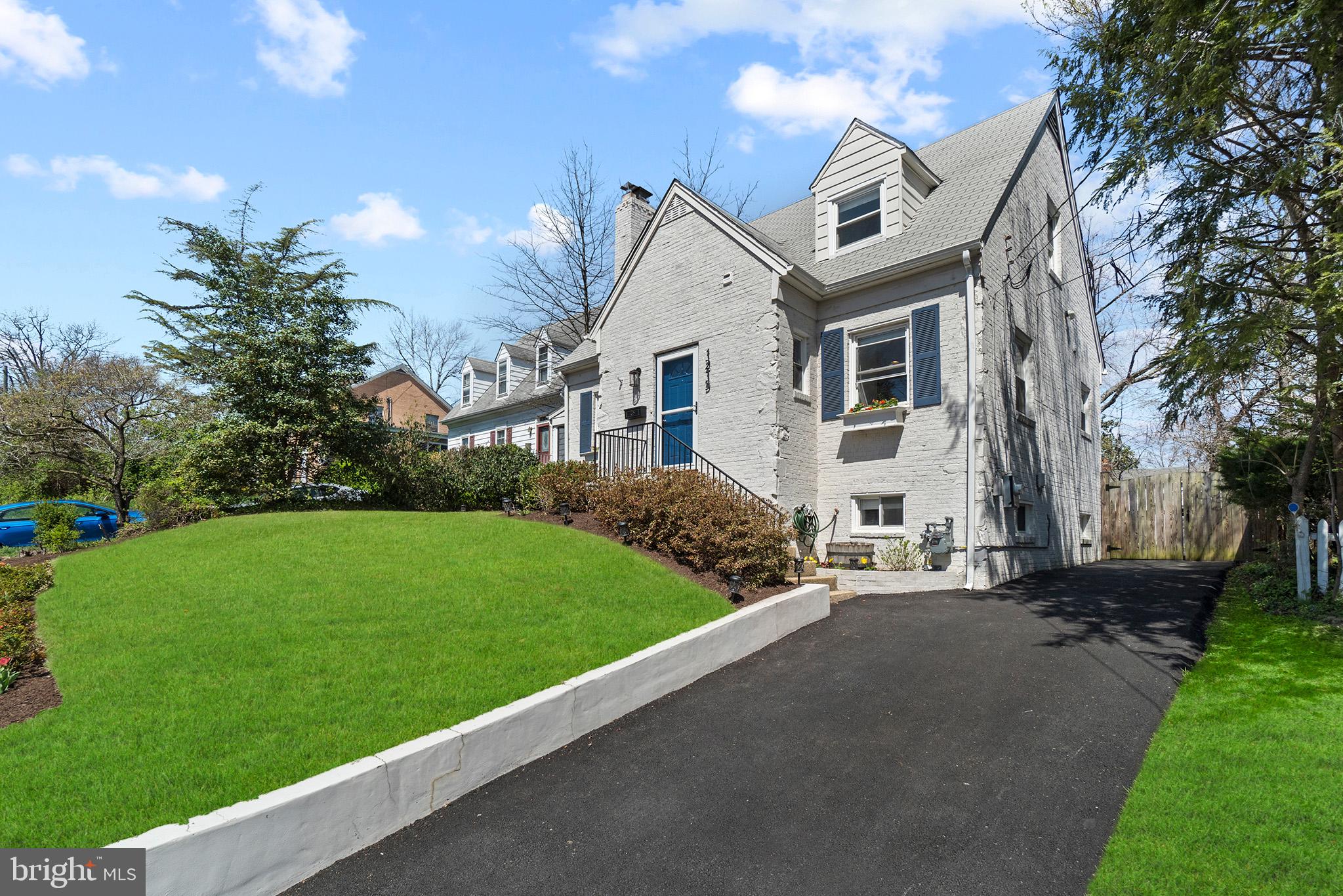 1215 West Braddock Road Alexandria, VA 22302 - Photo 2 of 35