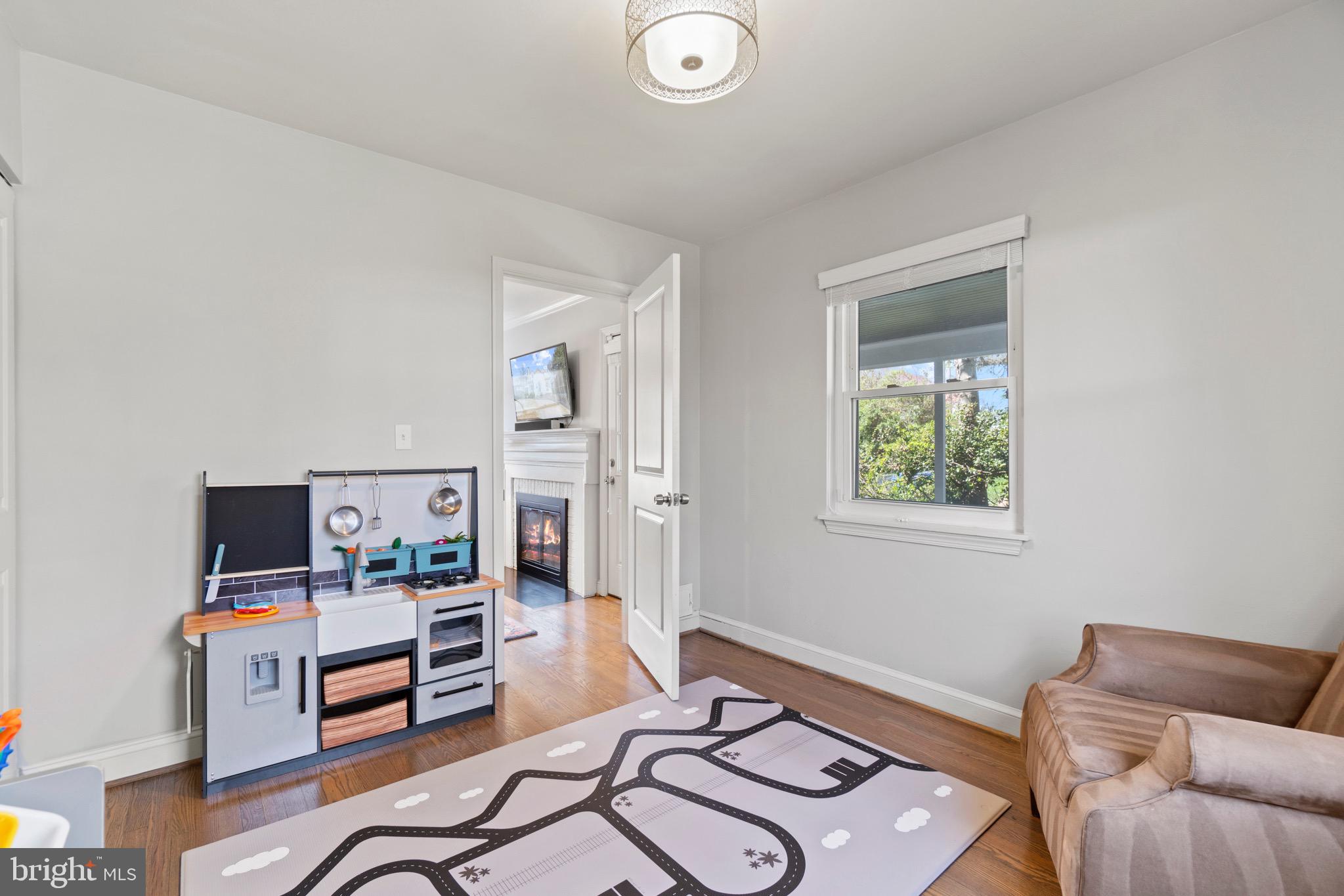 1215 West Braddock Road Alexandria, VA 22302 - Photo 9 of 35