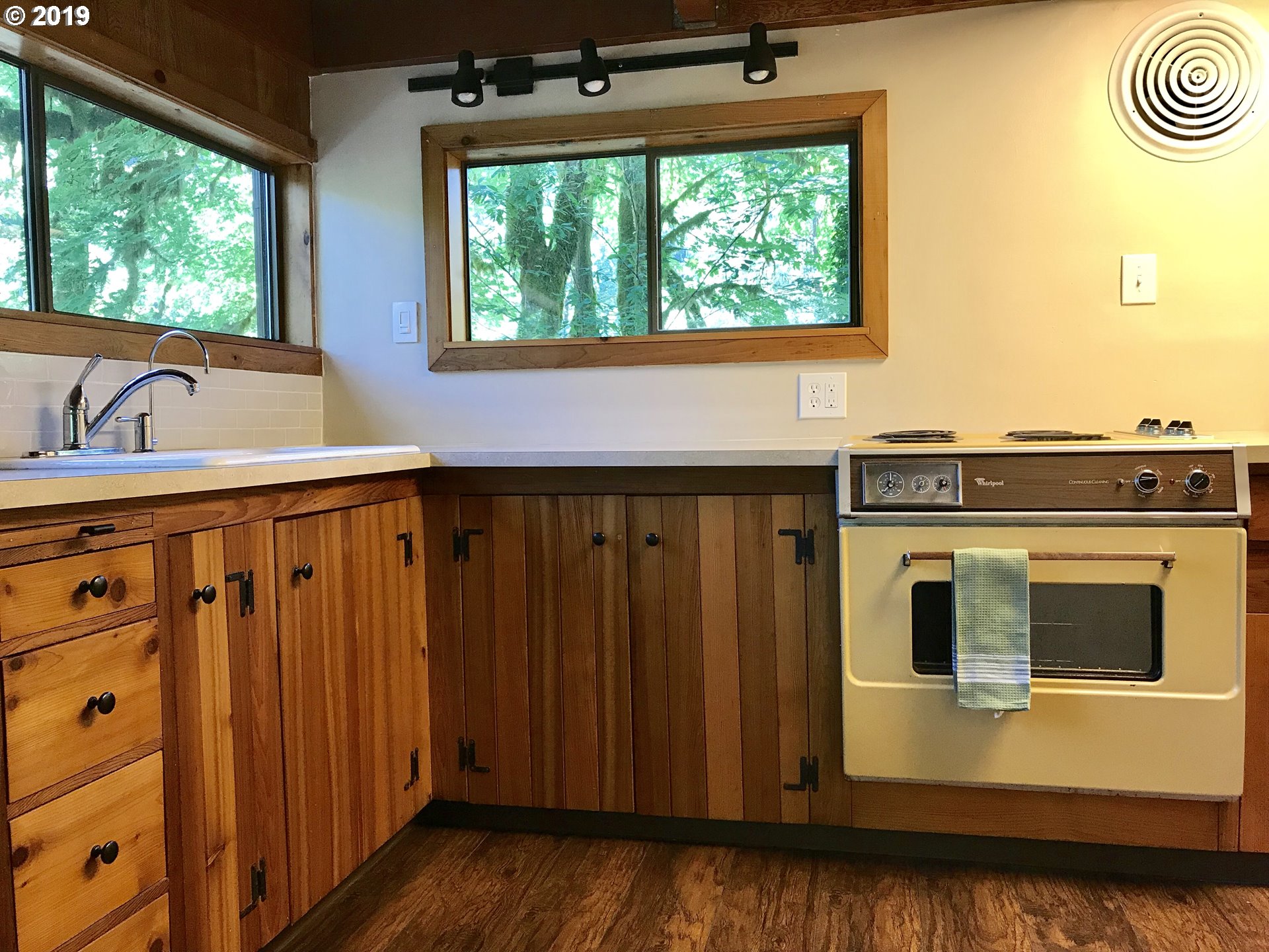 33923 Southeast Rainbow Road Estacada, OR 97023 - Photo 10 of 27 Gallery Image 10