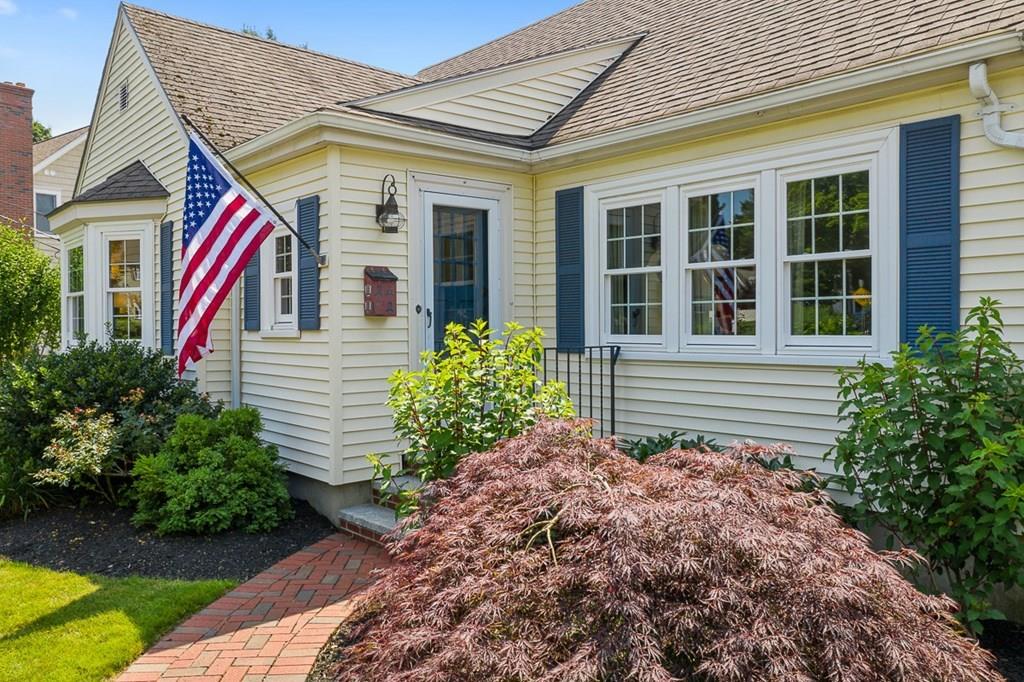 28 Walden Road Wakefield, MA 01880 - Photo 2 of 29 Gallery Image 2