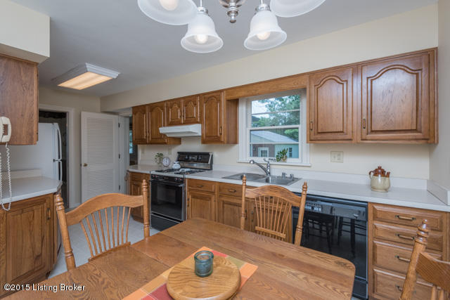 3710 Winchester Road Louisville, KY 40207 - Photo 17 of 33 Eat-in Kitchen