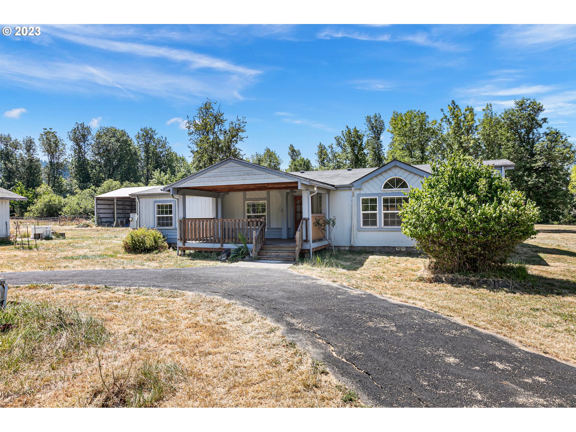 35796 Enterprise Road Creswell, OR 97426 - Photo 2 of 44 a front view of a house with a yard