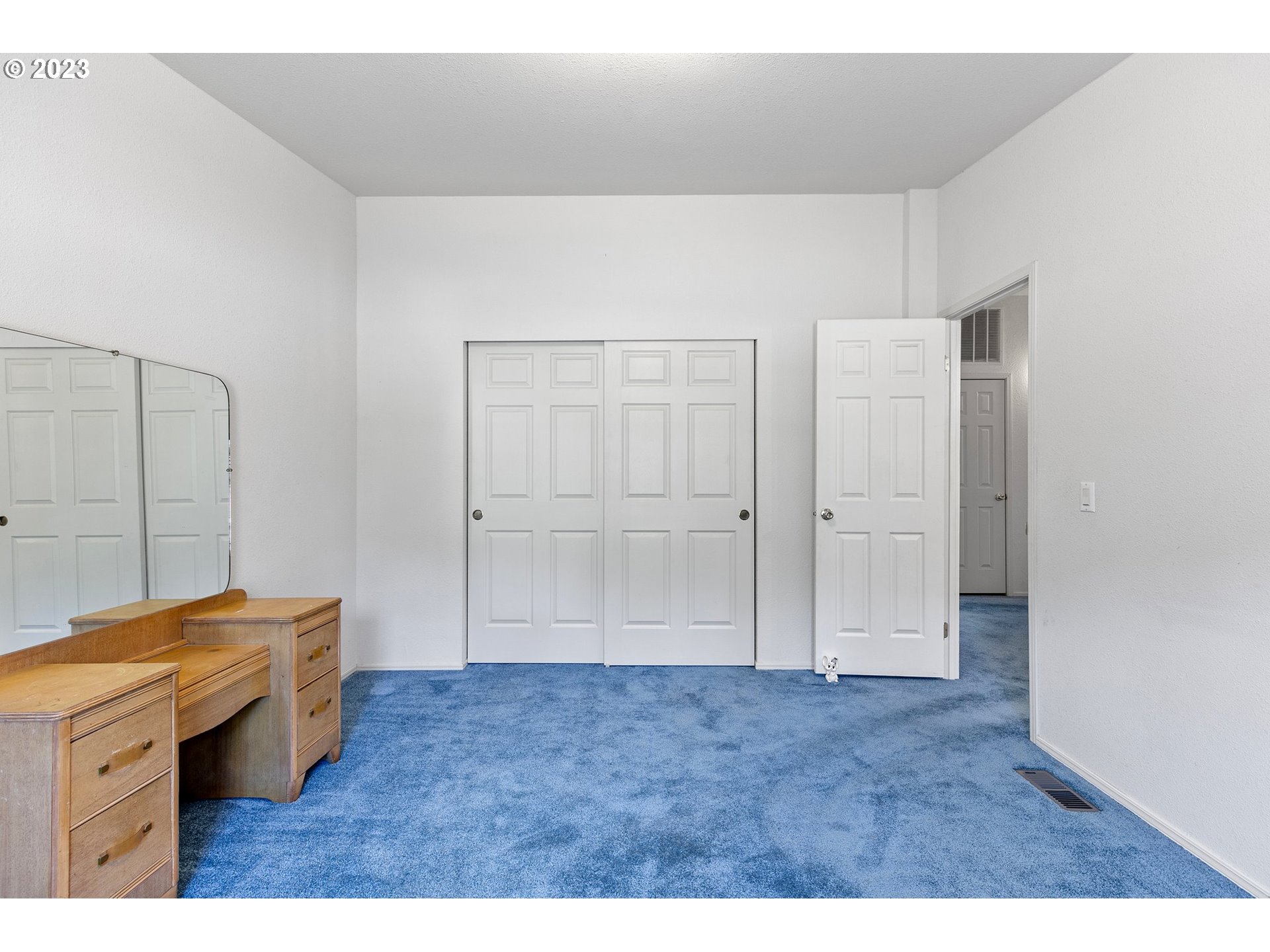 35796 Enterprise Road Creswell, OR 97426 - Photo 22 of 44 a view of room with cabinets