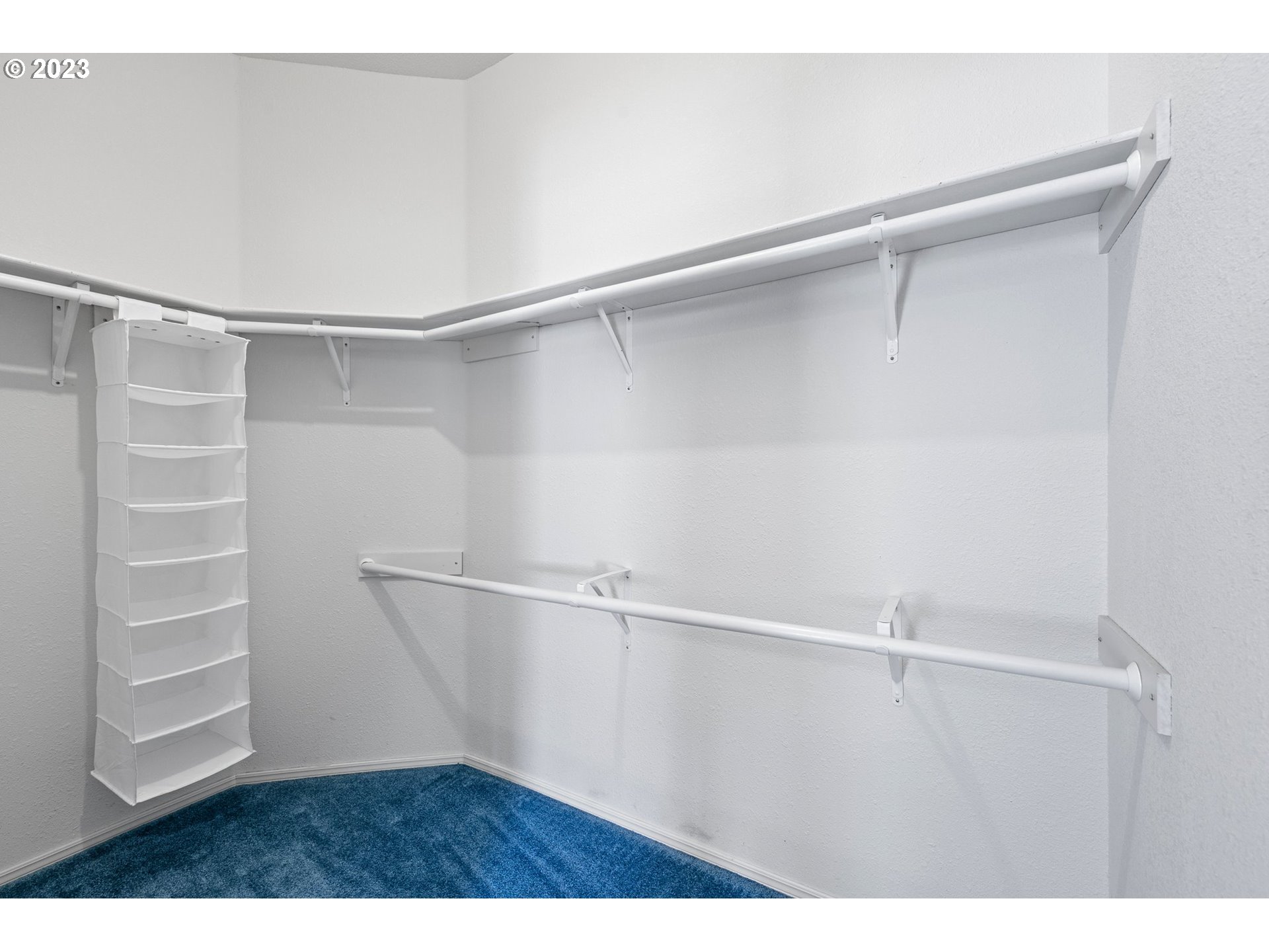 35796 Enterprise Road Creswell, OR 97426 - Photo 26 of 44 a view of an empty walk in closet