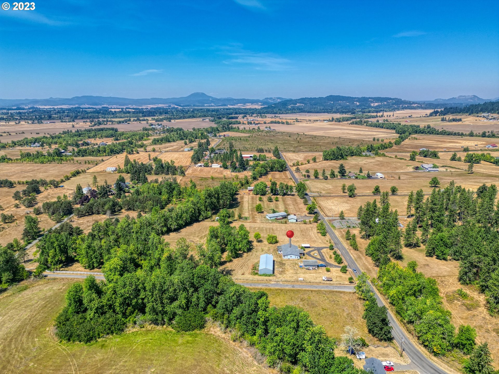 35796 Enterprise Road Creswell, OR 97426 - Photo 42 of 44 a view of city and ocean
