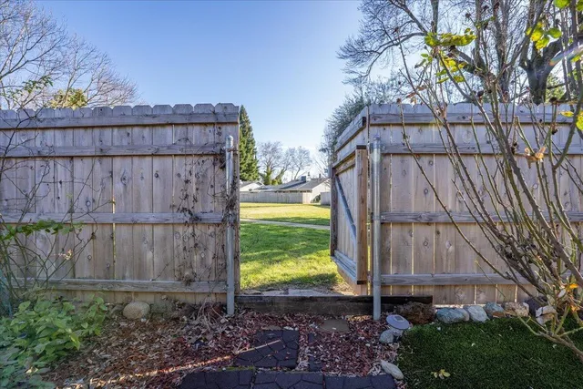 $275,000 | 1833 Del Mar Avenue, Redding, CA 96003