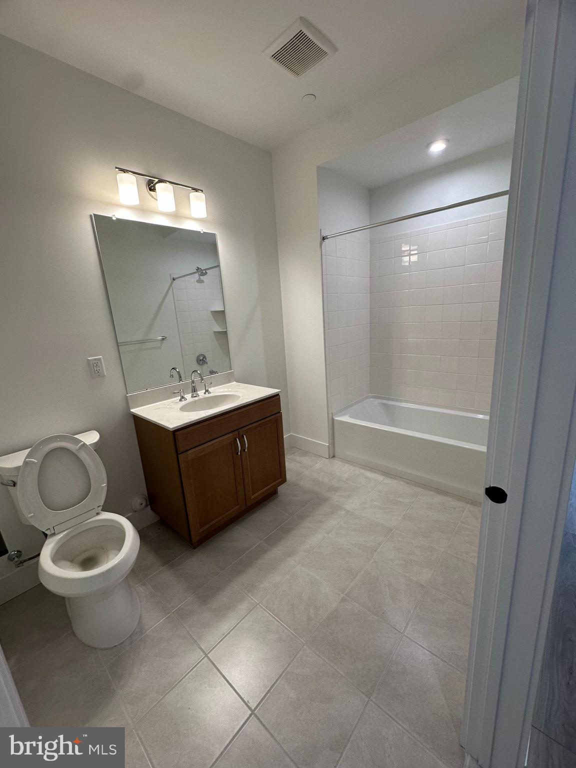 10102 Donatello Drive Princeton, NJ 08540 - Photo 6 of 20 Main floor full bath