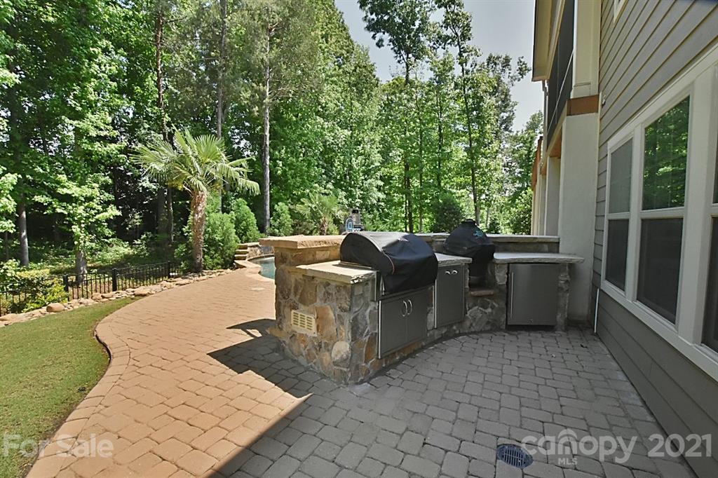 922 Castlewatch Drive Fort Mill, SC 29708 - Photo 33 of 38 a view of a patio with table and chairs