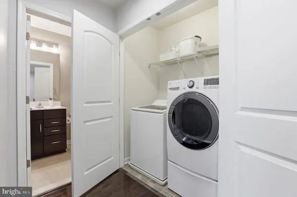 $685,000 | 25349 Wakestone Park Terrace, Chantilly, VA 20152
