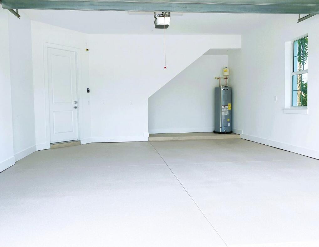 120 Water Pointe Place, Unit 3 Jupiter, FL 33477 - Photo 35 of 36 an empty room with windows