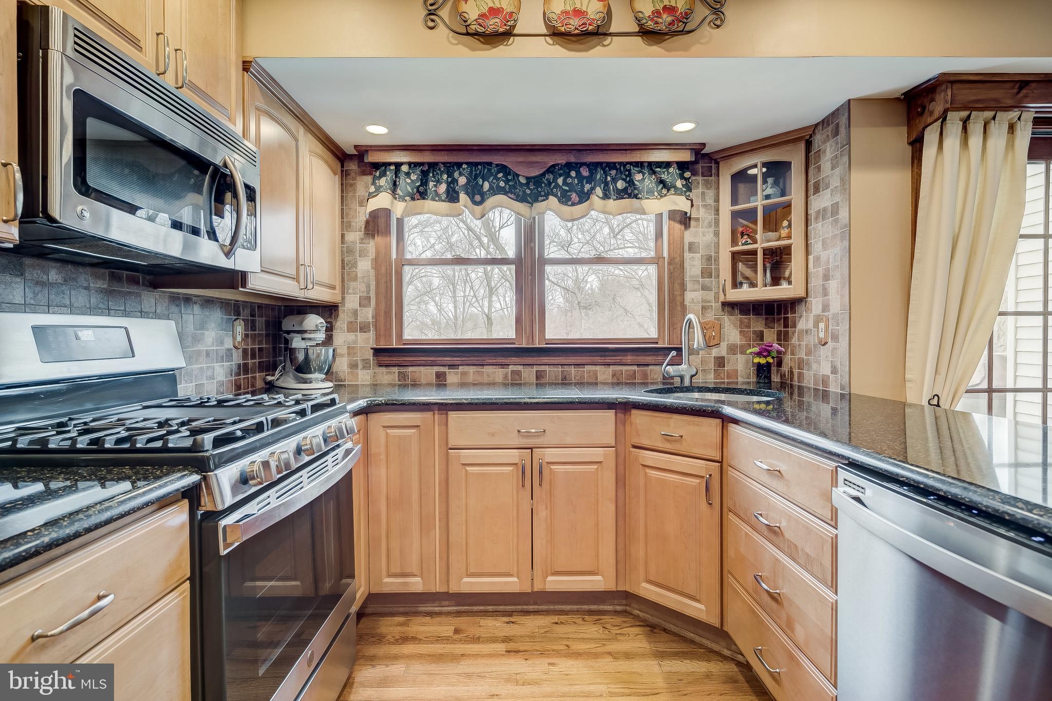 4910 Harrogate Road Ellicott City, MD 21043 - Photo 8 of 48 Kitchen