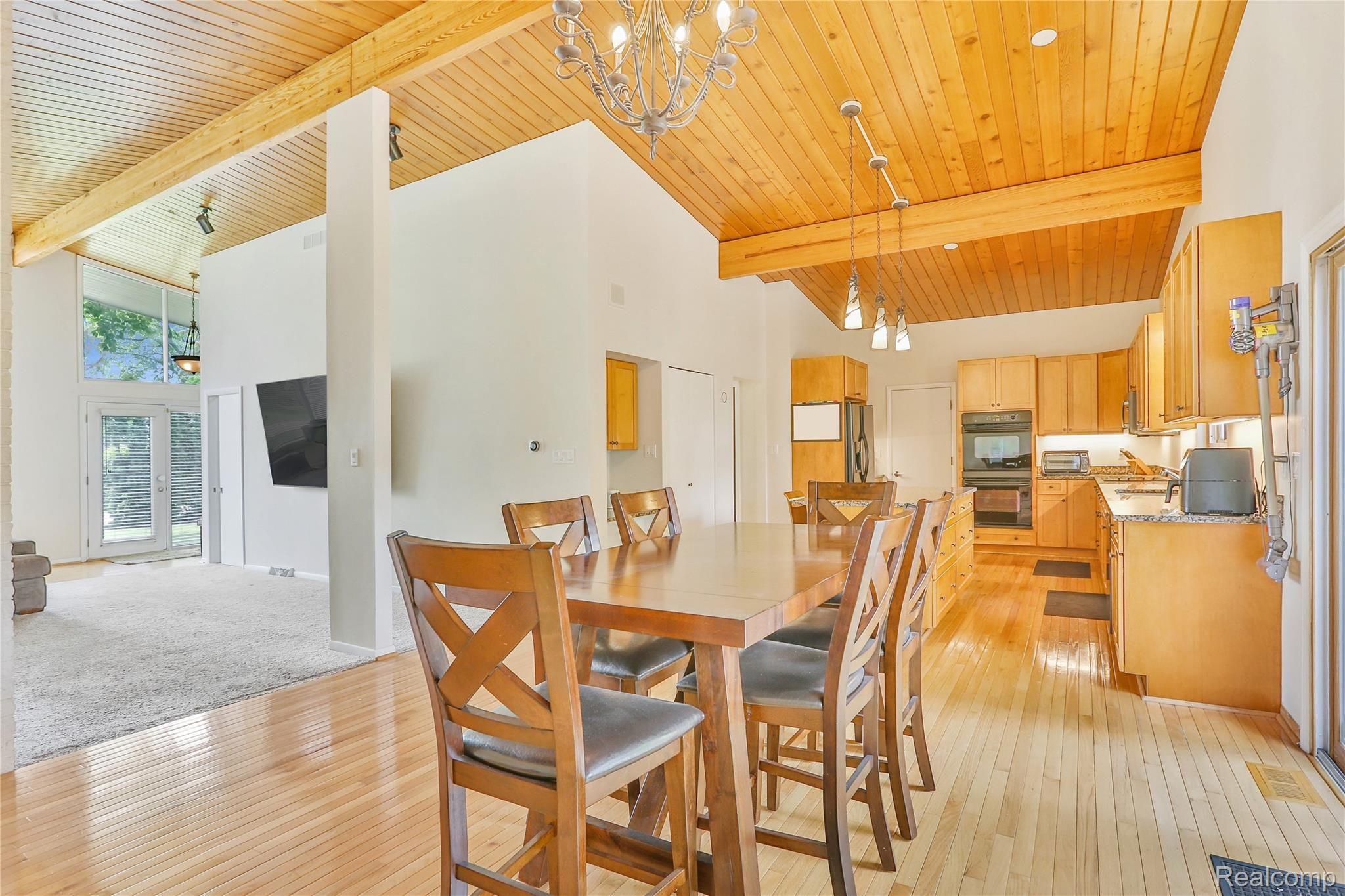 5822 Shaun Road West Bloomfield, MI 48322 - Photo 9 of 32 0I0A3928.jpg