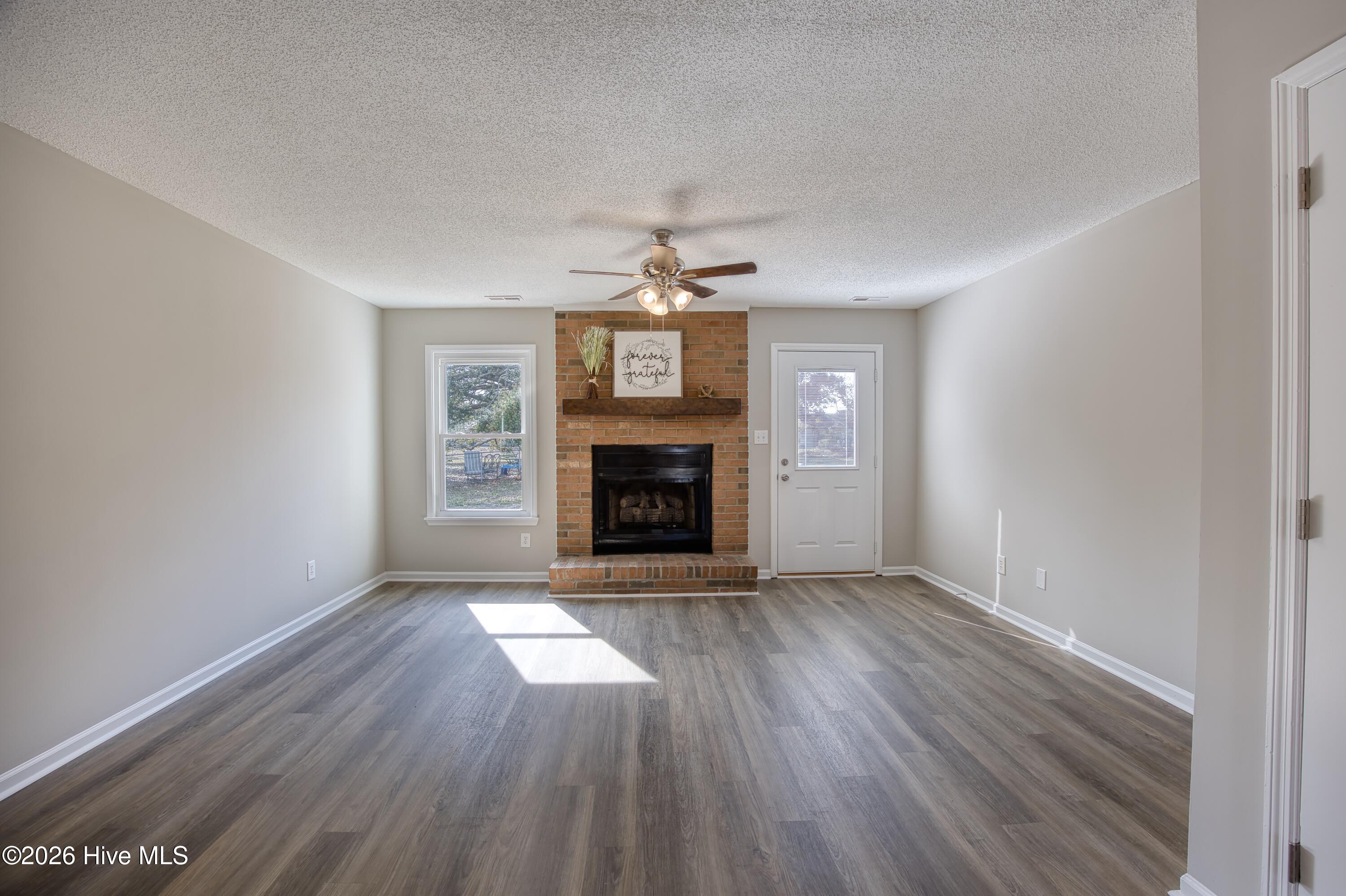 214 West Volant Street Hubert, NC 28539 - Photo 4 of 26 4