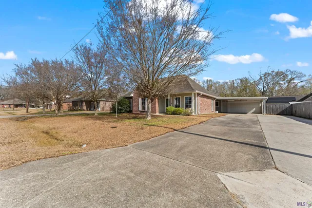 $230,000 | 11328 Shelly Street, St. Amant, LA 70774