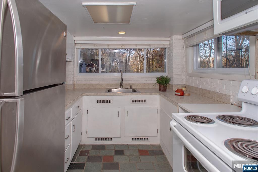 18 Decker Pond Road Sussex, NJ 07461 - Photo 28 of 40