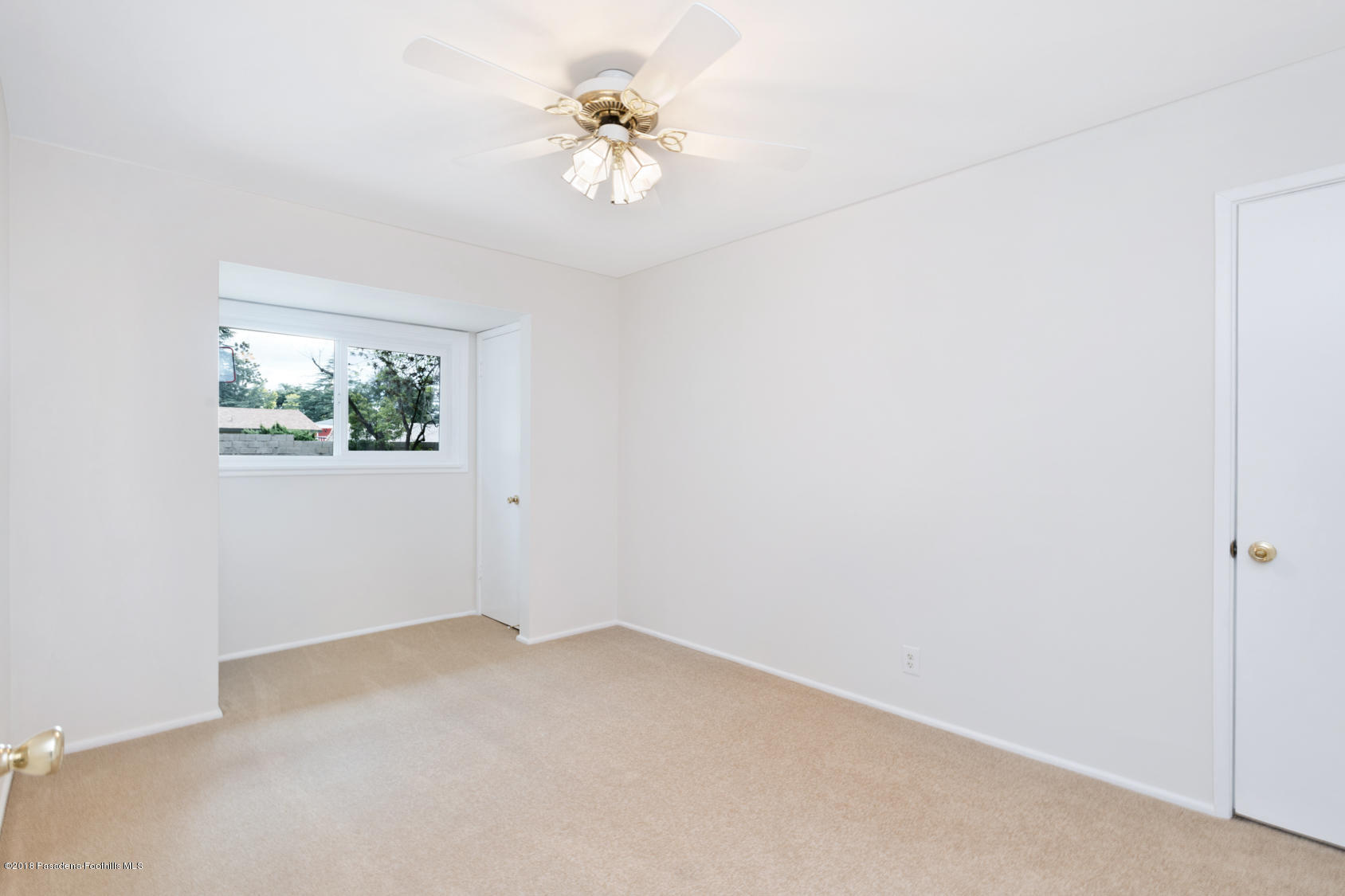 4286 Aralia Road Altadena, CA 91001 - Photo 5 of 22 an empty room with a window