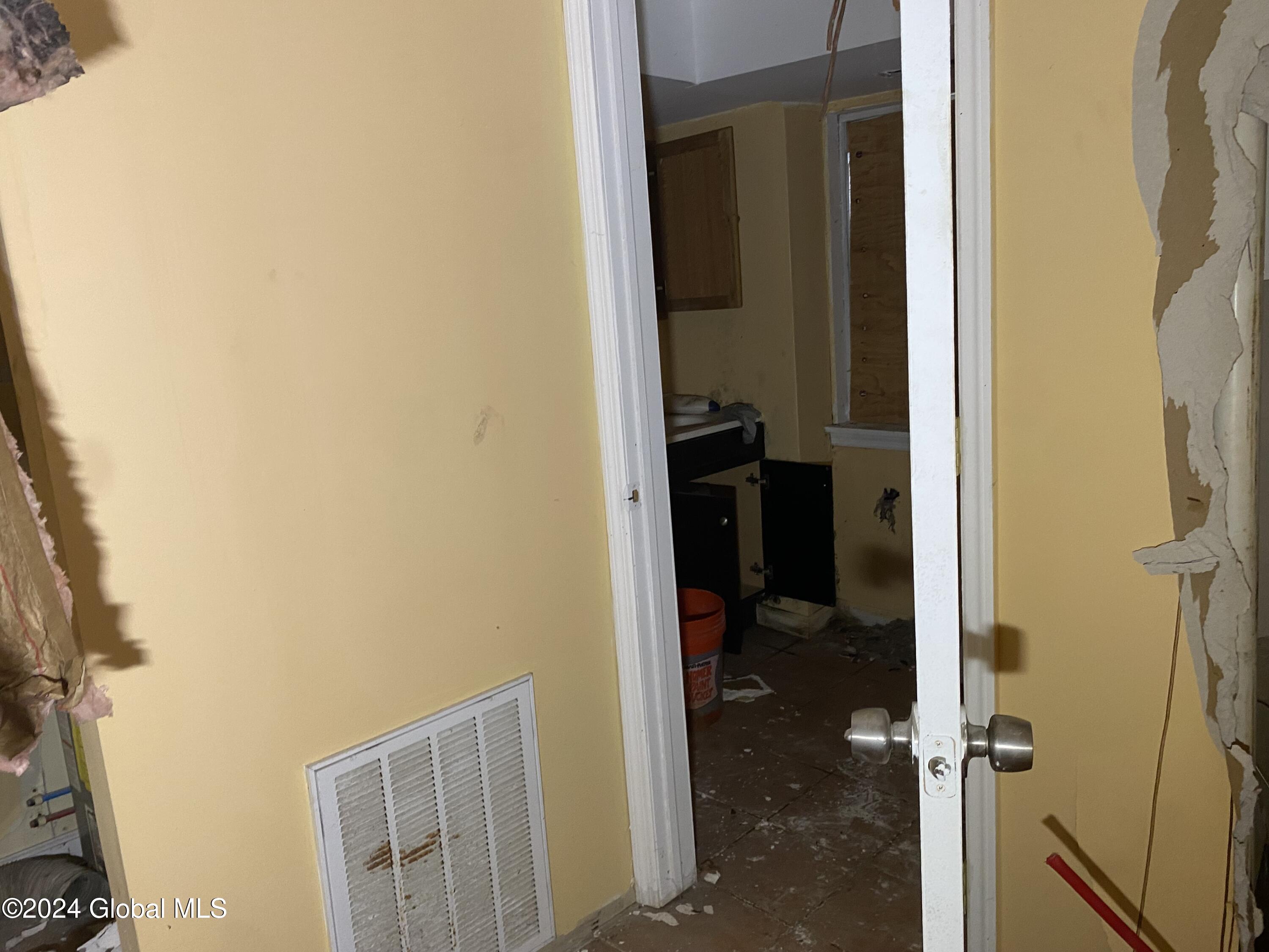 714 Broadway Schenectady, NY 12305 - Photo 14 of 16 IMG_4146